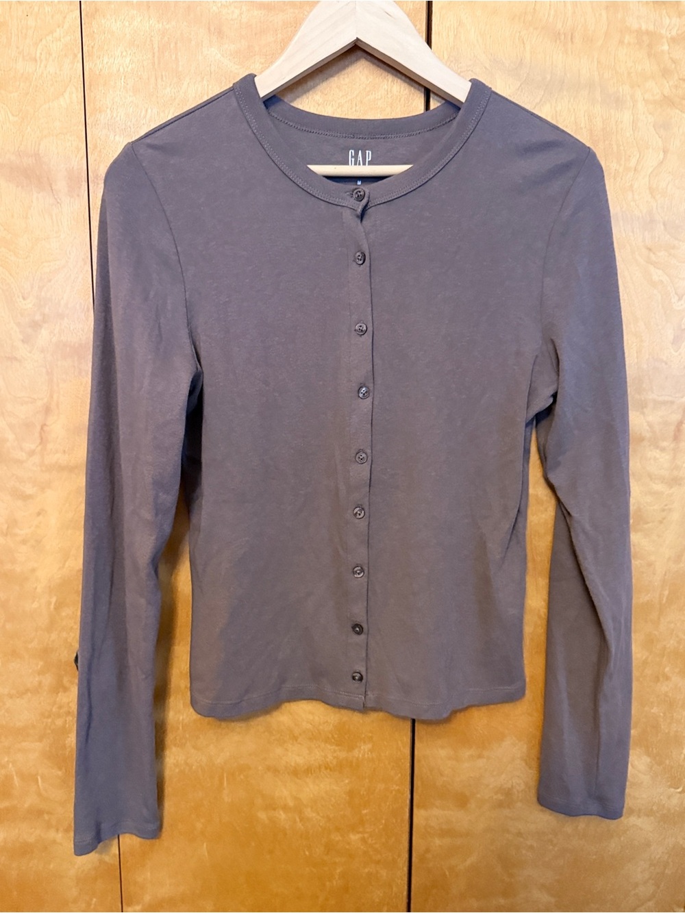 GAP Modern Crewneck Cardigan
Super soft women size Medium